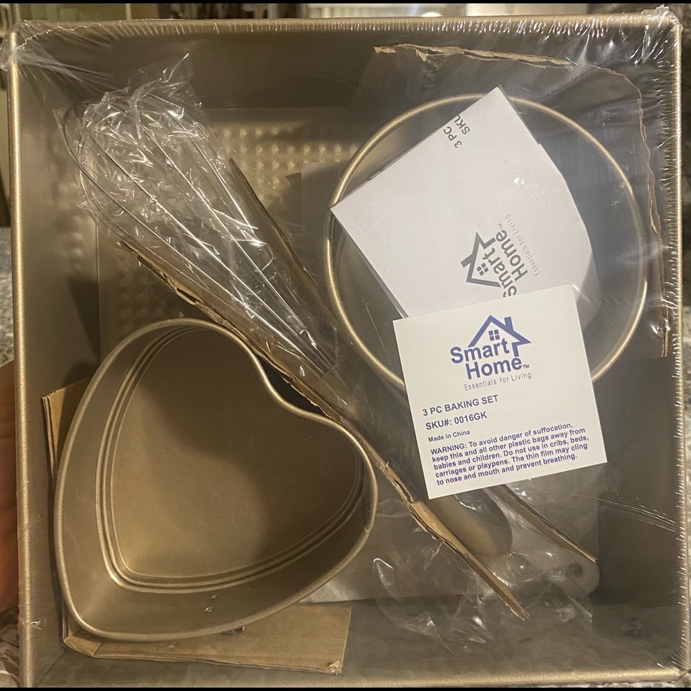 NWT - 3 Piece baking set with baking pan